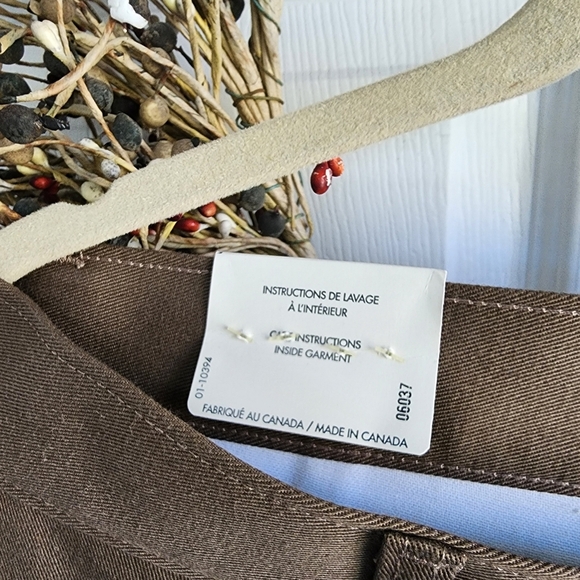 NWT Denver Hayes Nanotex Spill Resistant Wrinkle Resistant Khakis Brown 30x32 - Picture 4 of 11